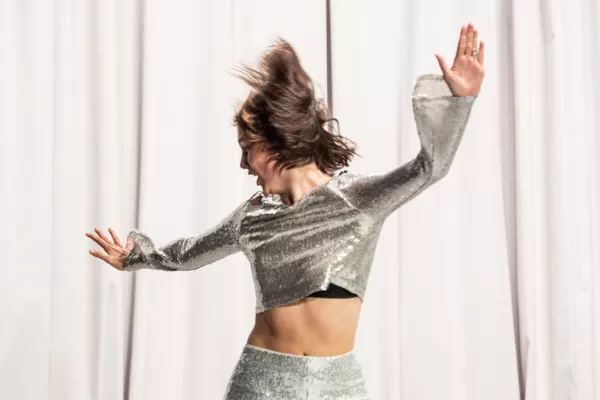 vrouw die danst