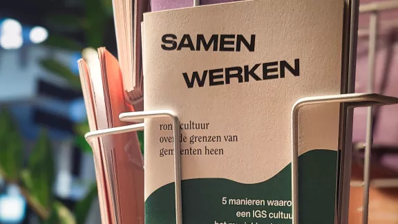 boekjes in een rek — Samen werken rond cultuur over gemeentegrenzen heen