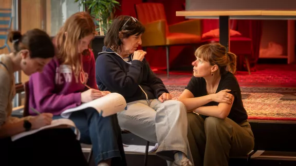 foto van Inge en An-Sofie in gesprek